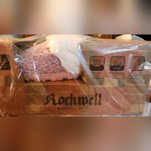 Woman's Slippers - Picture 1 of 1